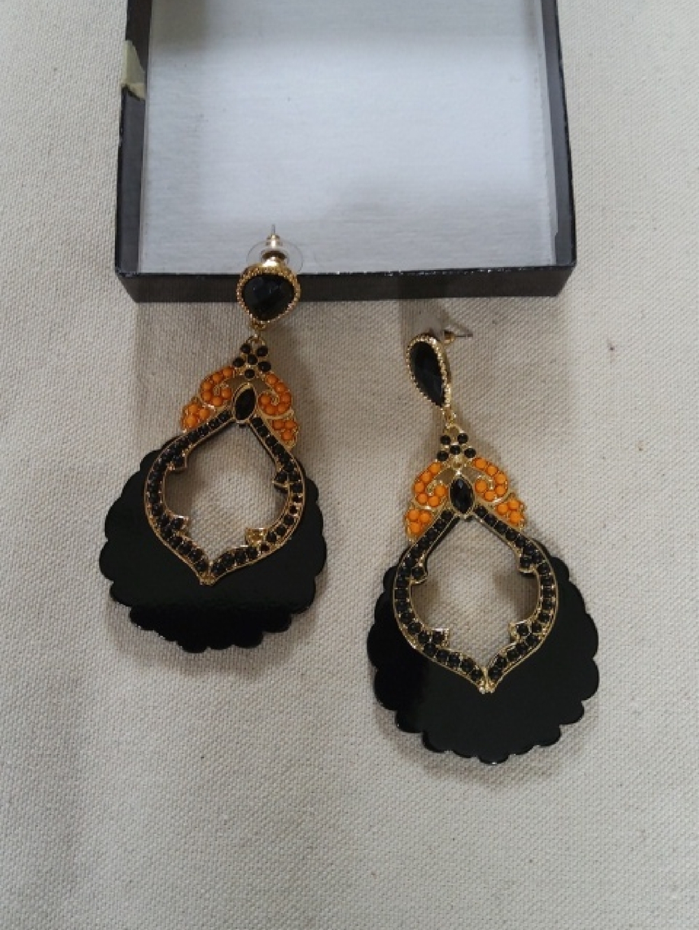 💥VINTAGE💥Black & Cantaloupe Dangling Pierced Earrings